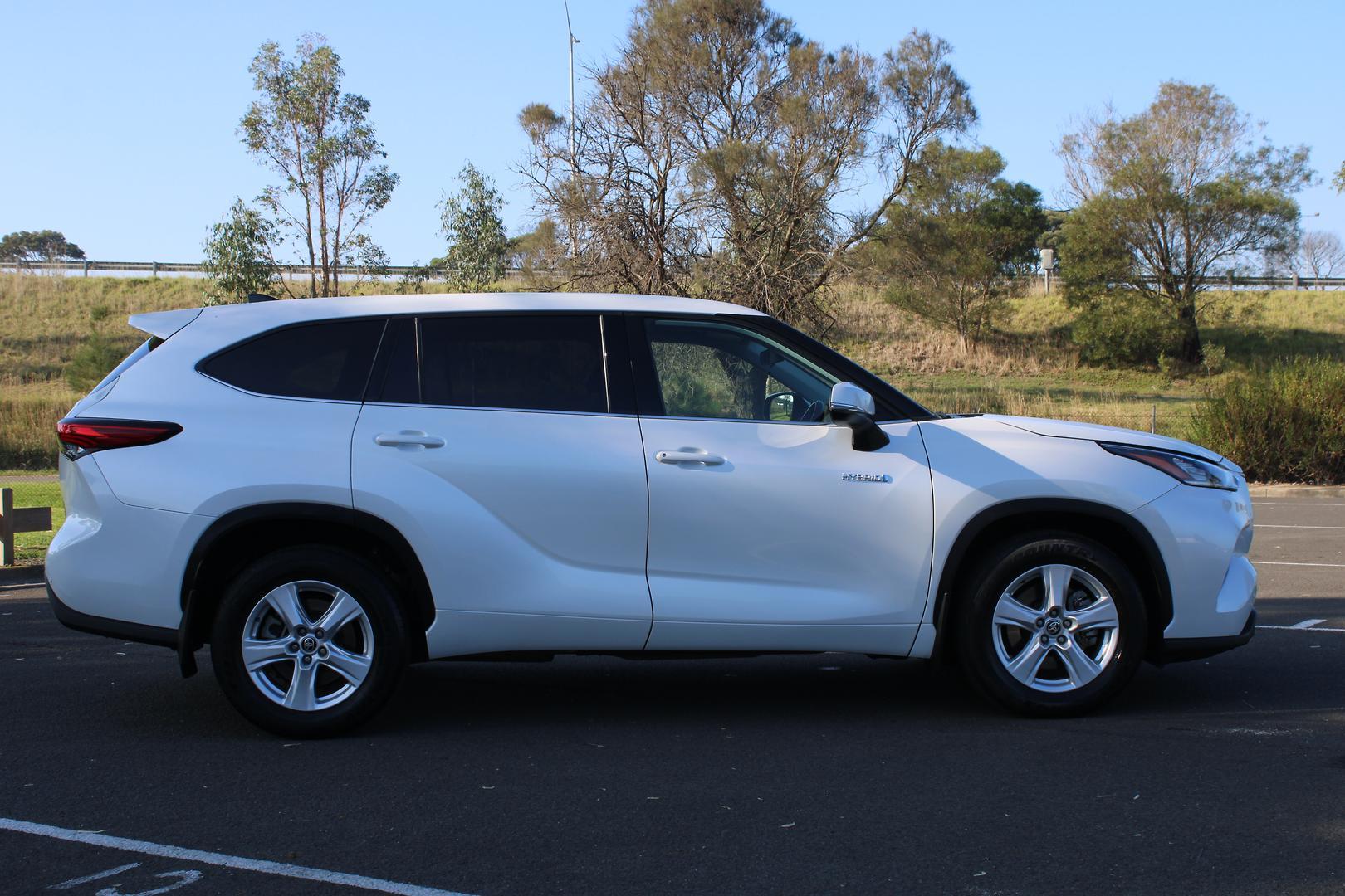 2022 Toyota Kluger GX in White