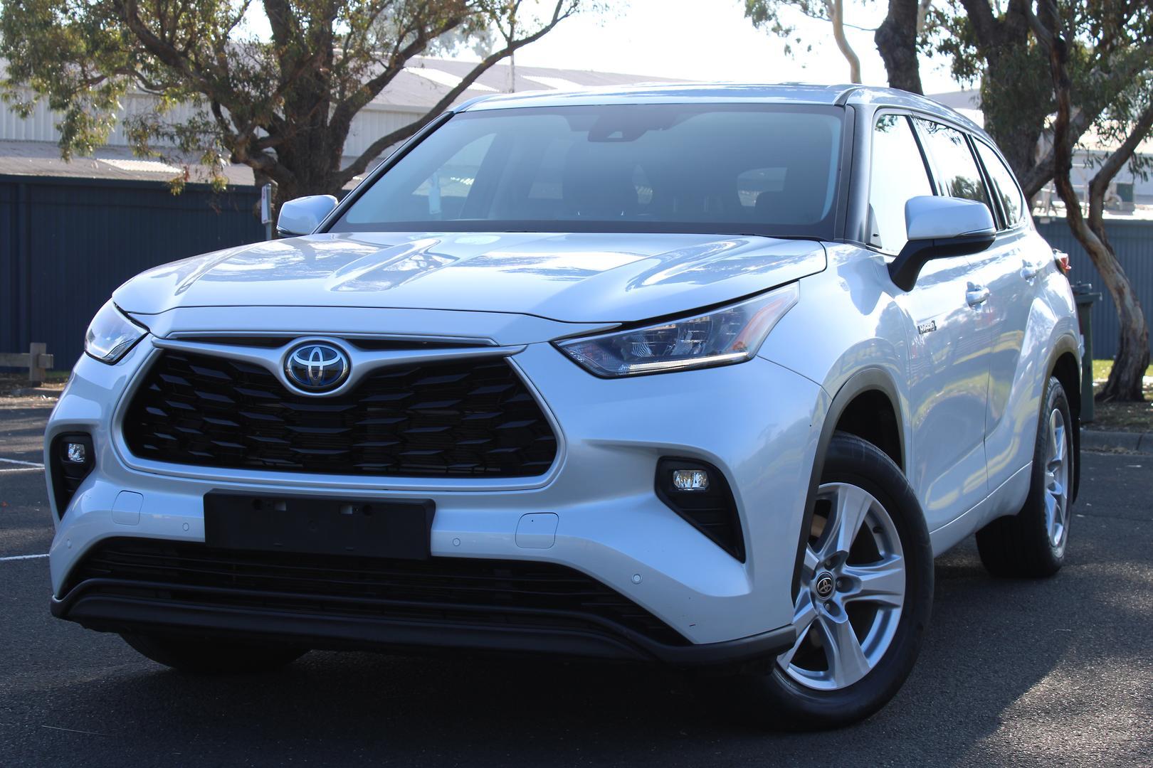2022 Toyota Kluger GX in White