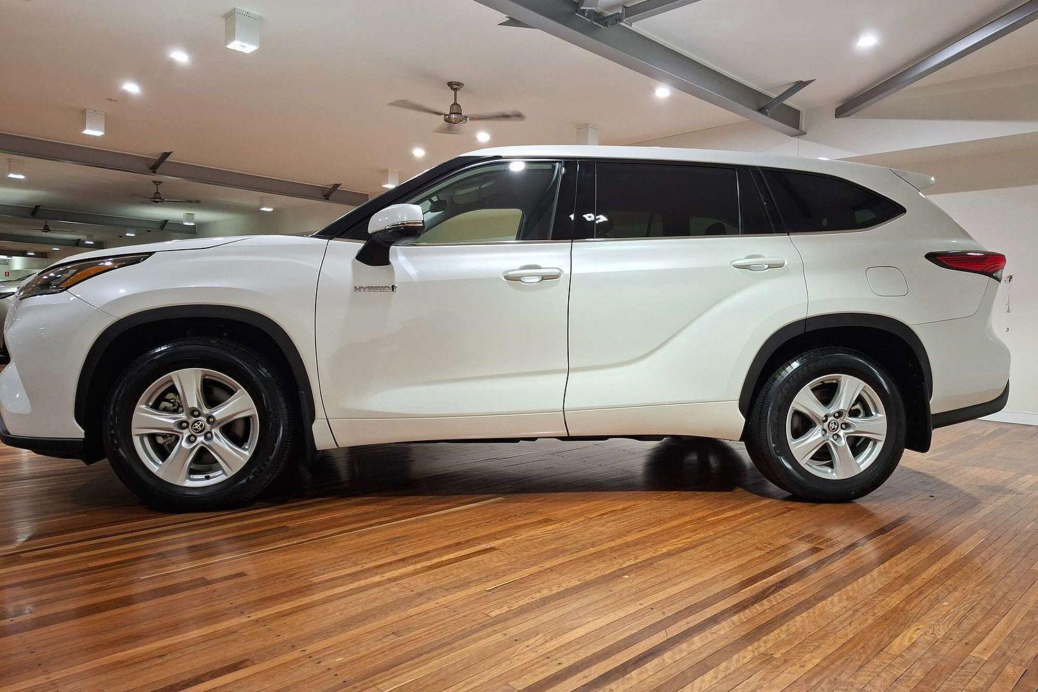 2022 Toyota Kluger GX AWD in White