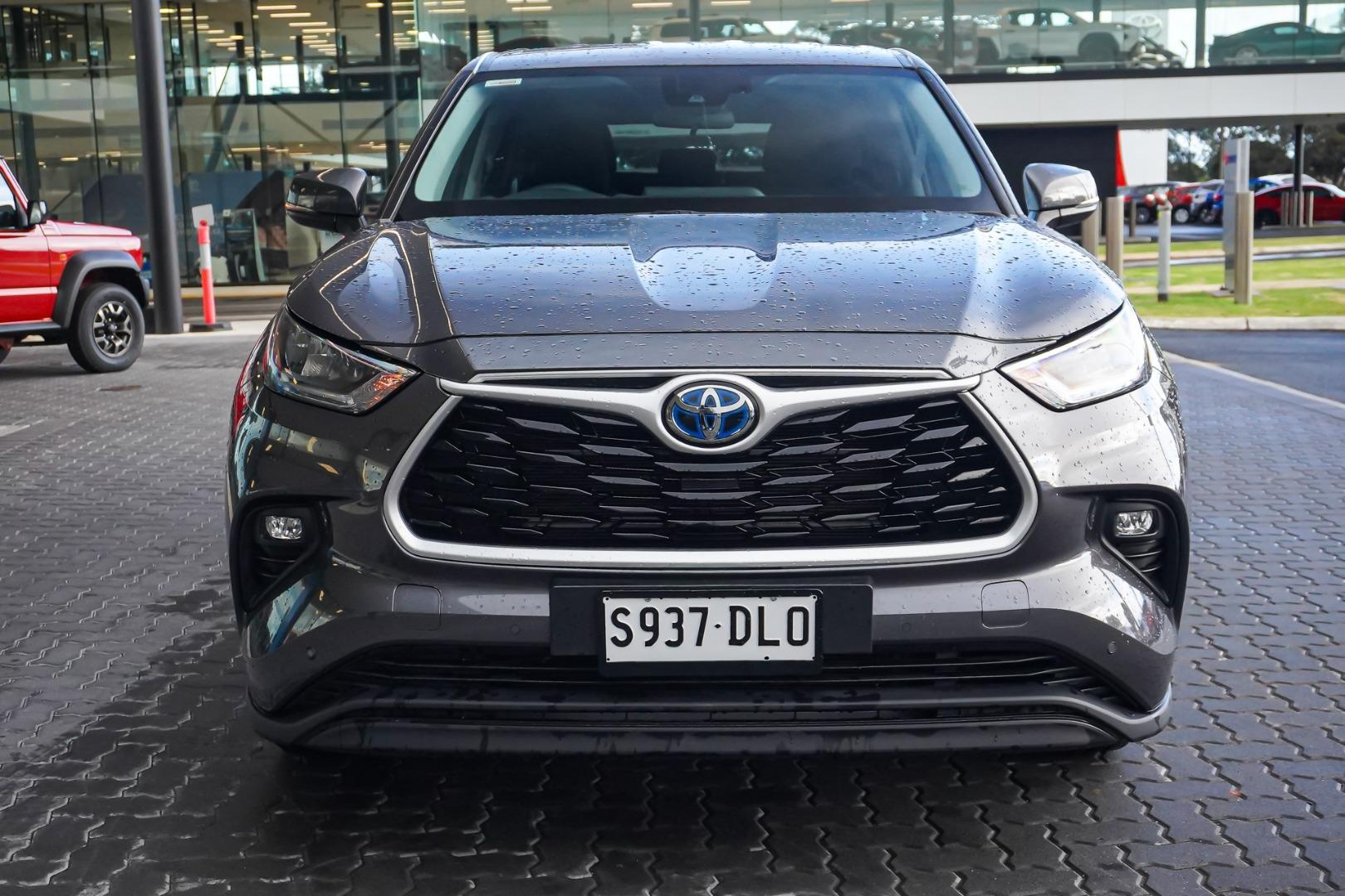 2023 Toyota Kluger GX in Silver