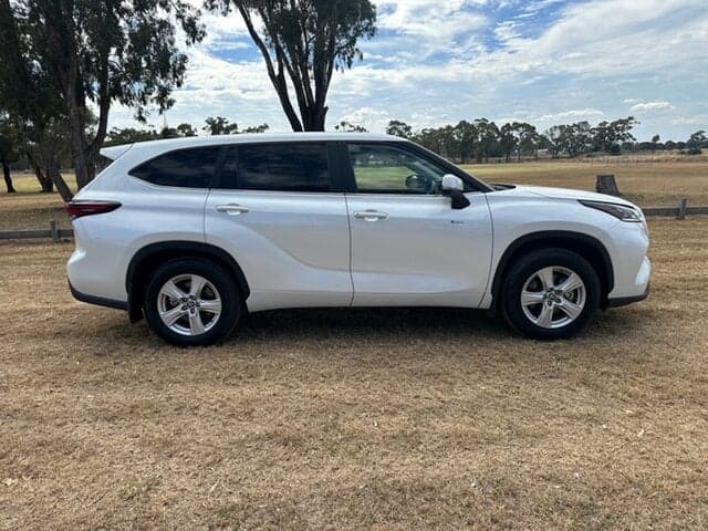2024 Toyota Kluger GX in White