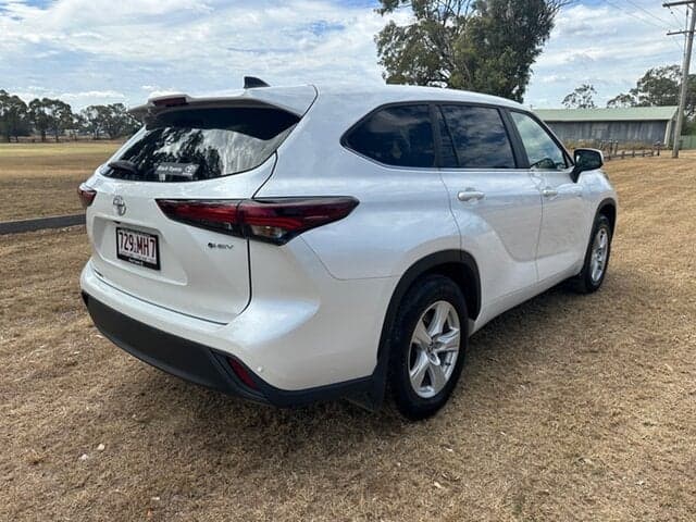 2024 Toyota Kluger GX in White
