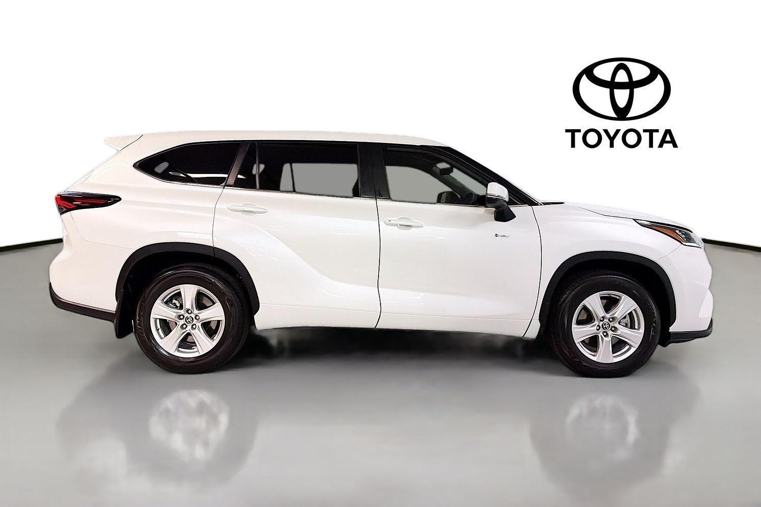 2025 Toyota Kluger GX AWD in White