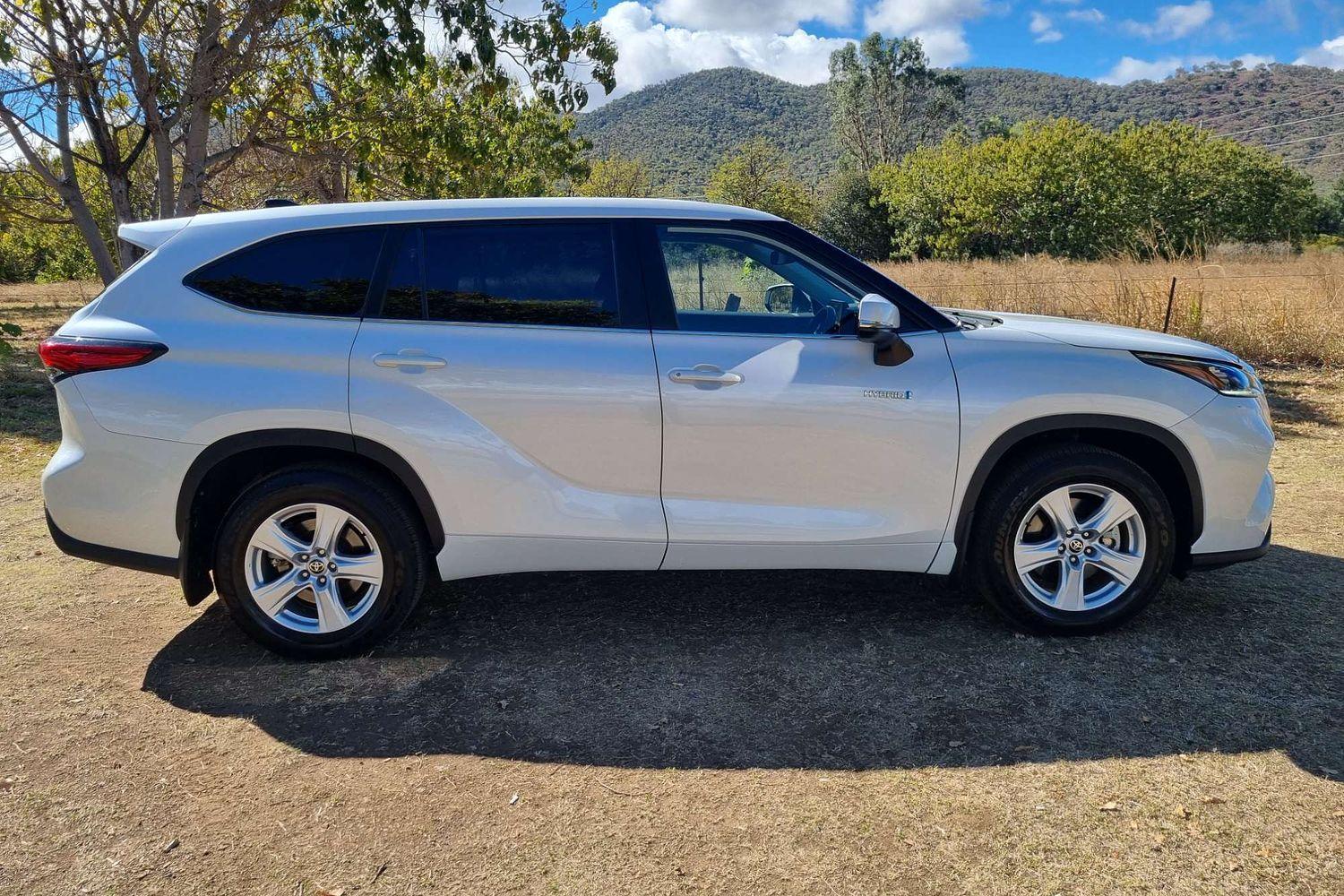 2023 Toyota Kluger GX AWD in White