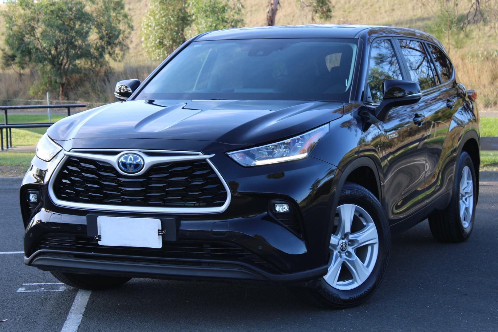2022 Toyota Kluger GX in Black