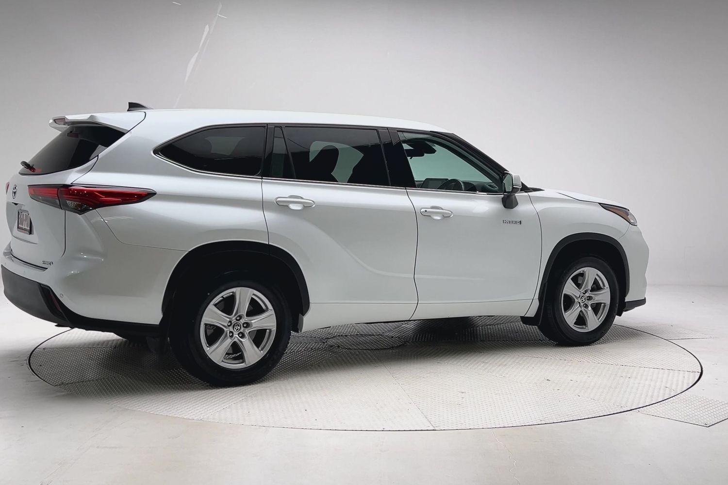 2022 Toyota Kluger GX AWD in White