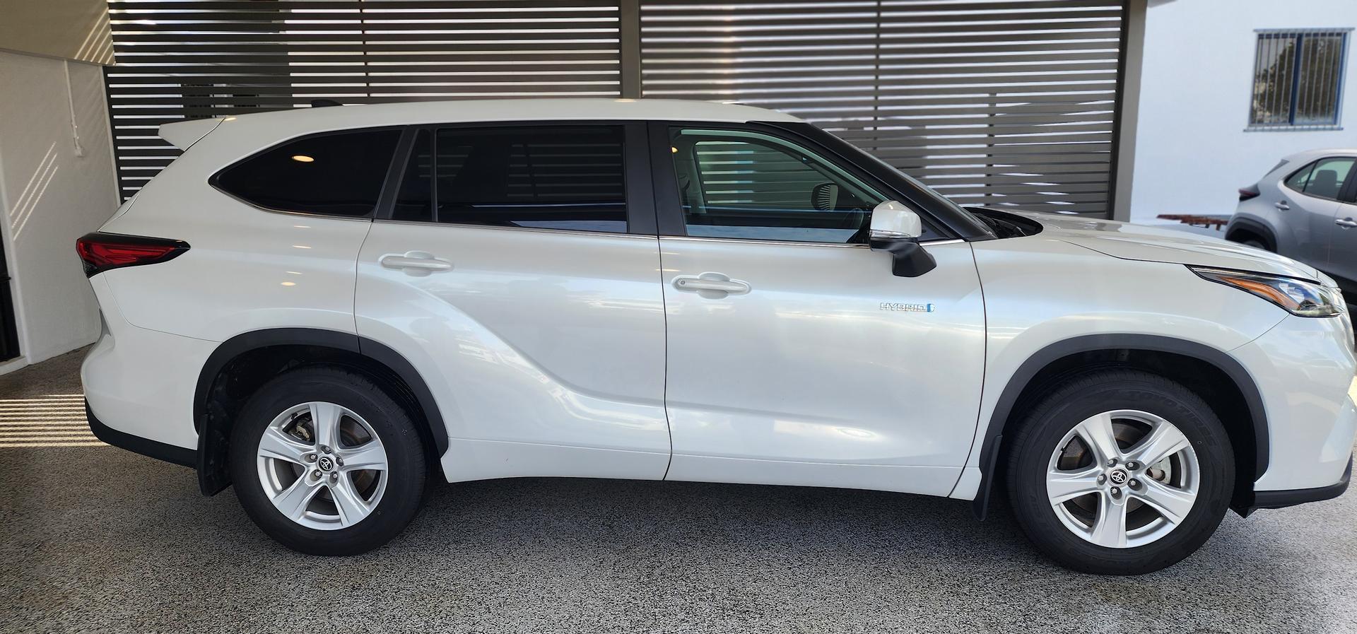 2022 Toyota Kluger GX in White