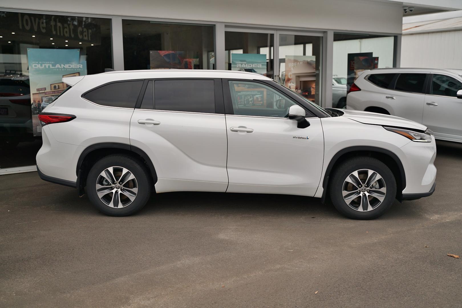 2023 Toyota Kluger GXL in White