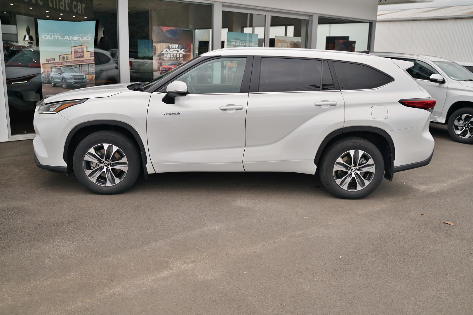 2023 Toyota Kluger GXL in White