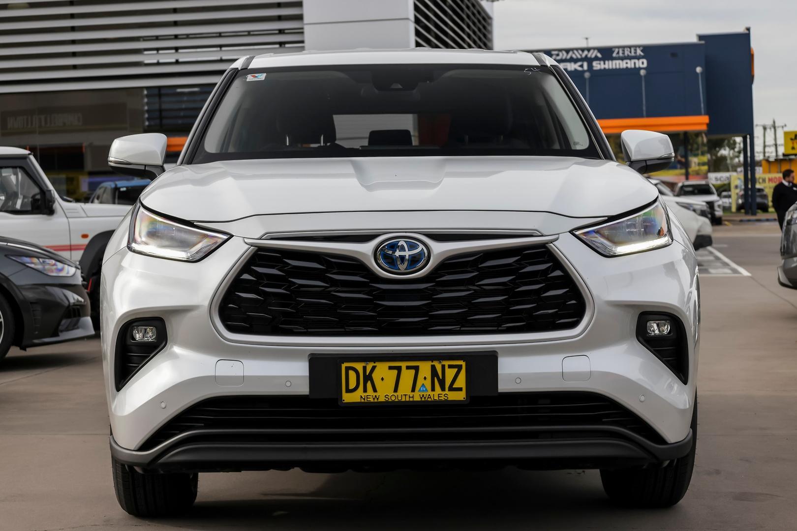 2023 Toyota Kluger GX in White