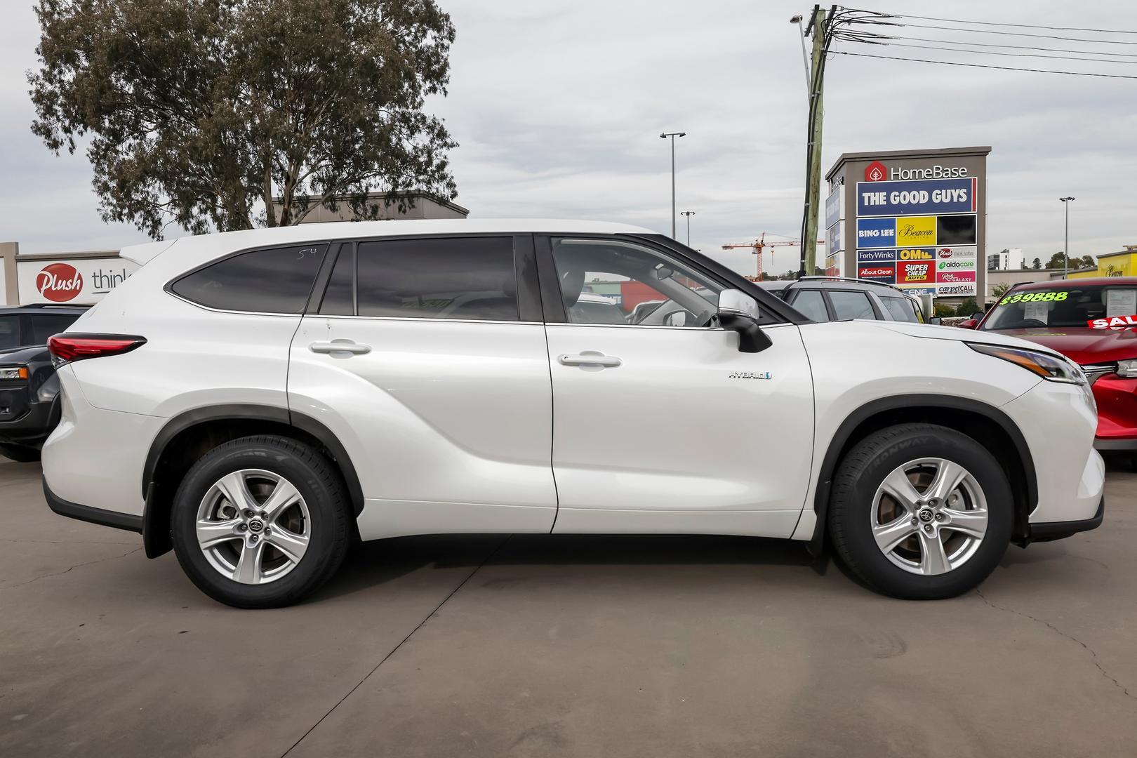 2023 Toyota Kluger GX in White
