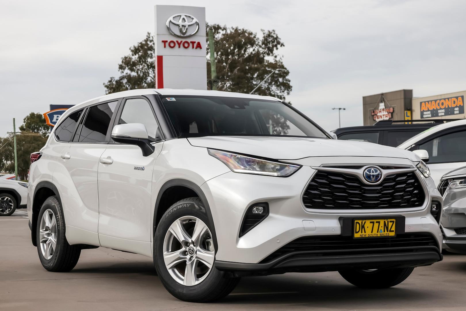 2023 Toyota Kluger GX in White
