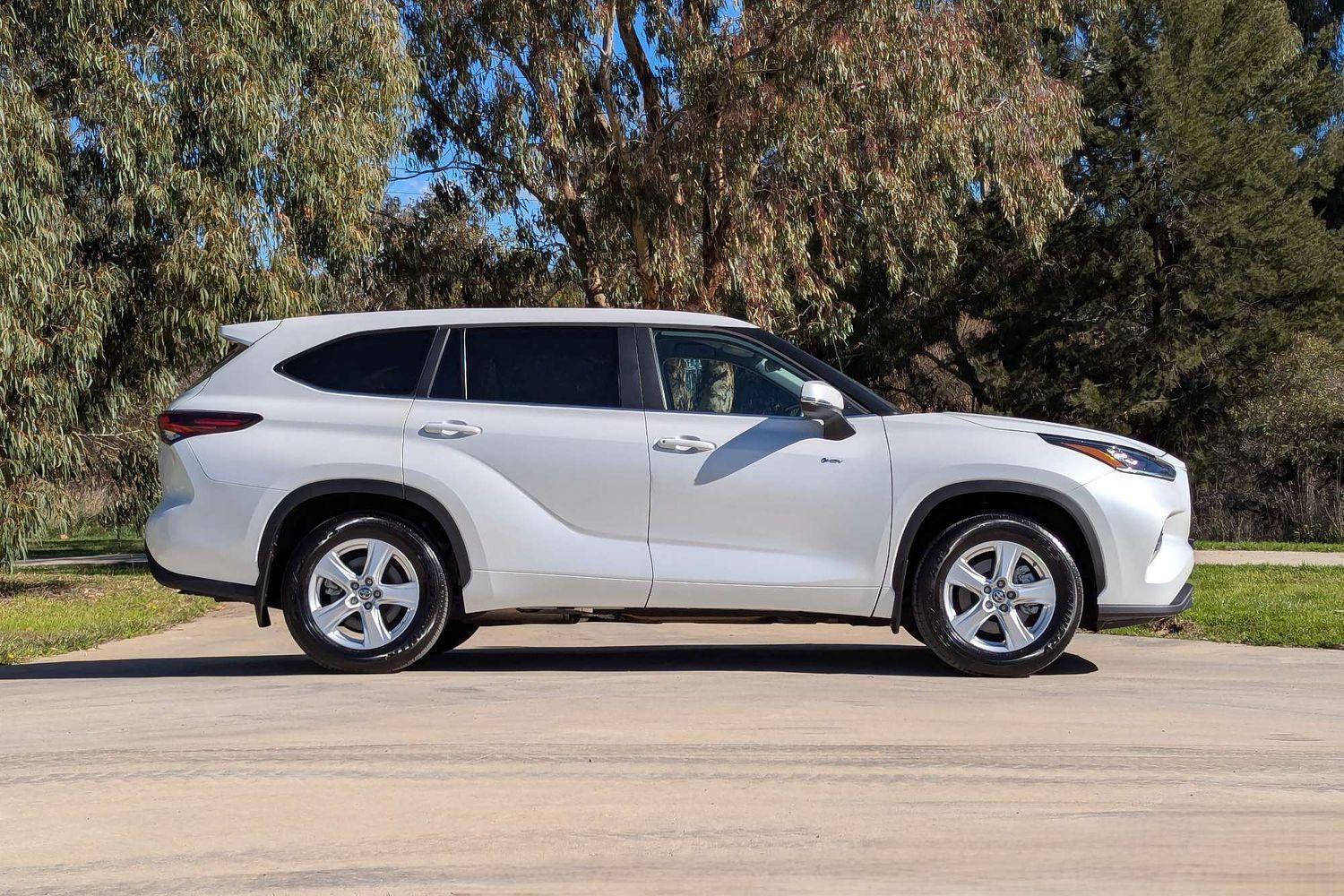 2025 Toyota Kluger GX AWD in White
