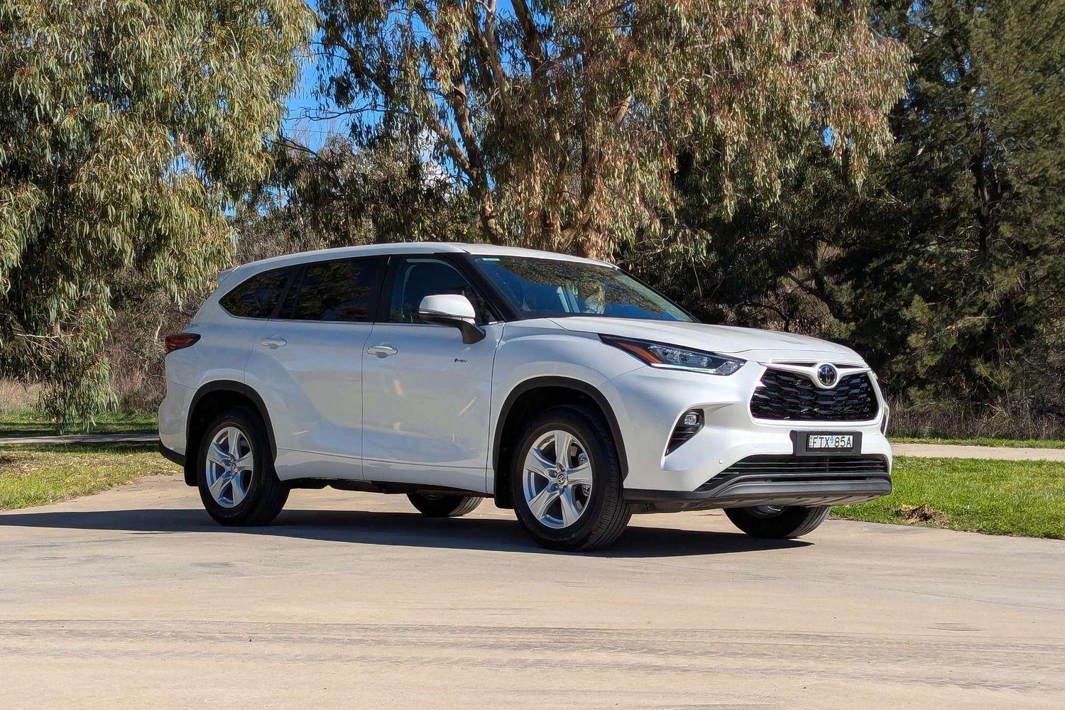 2025 Toyota Kluger GX AWD in White