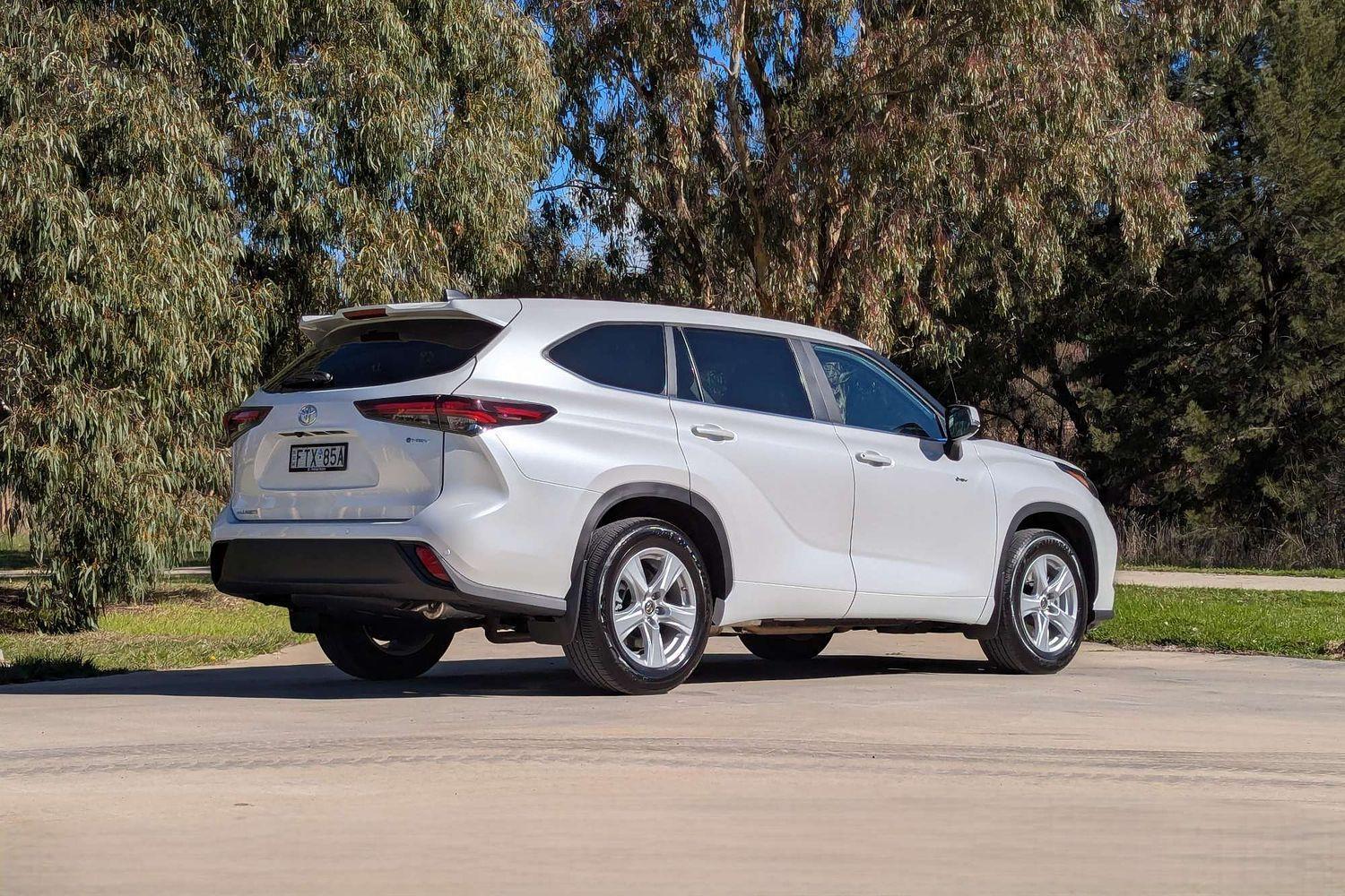 2025 Toyota Kluger GX AWD in White