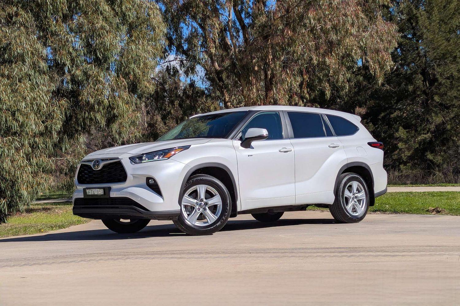 2025 Toyota Kluger GX AWD in White