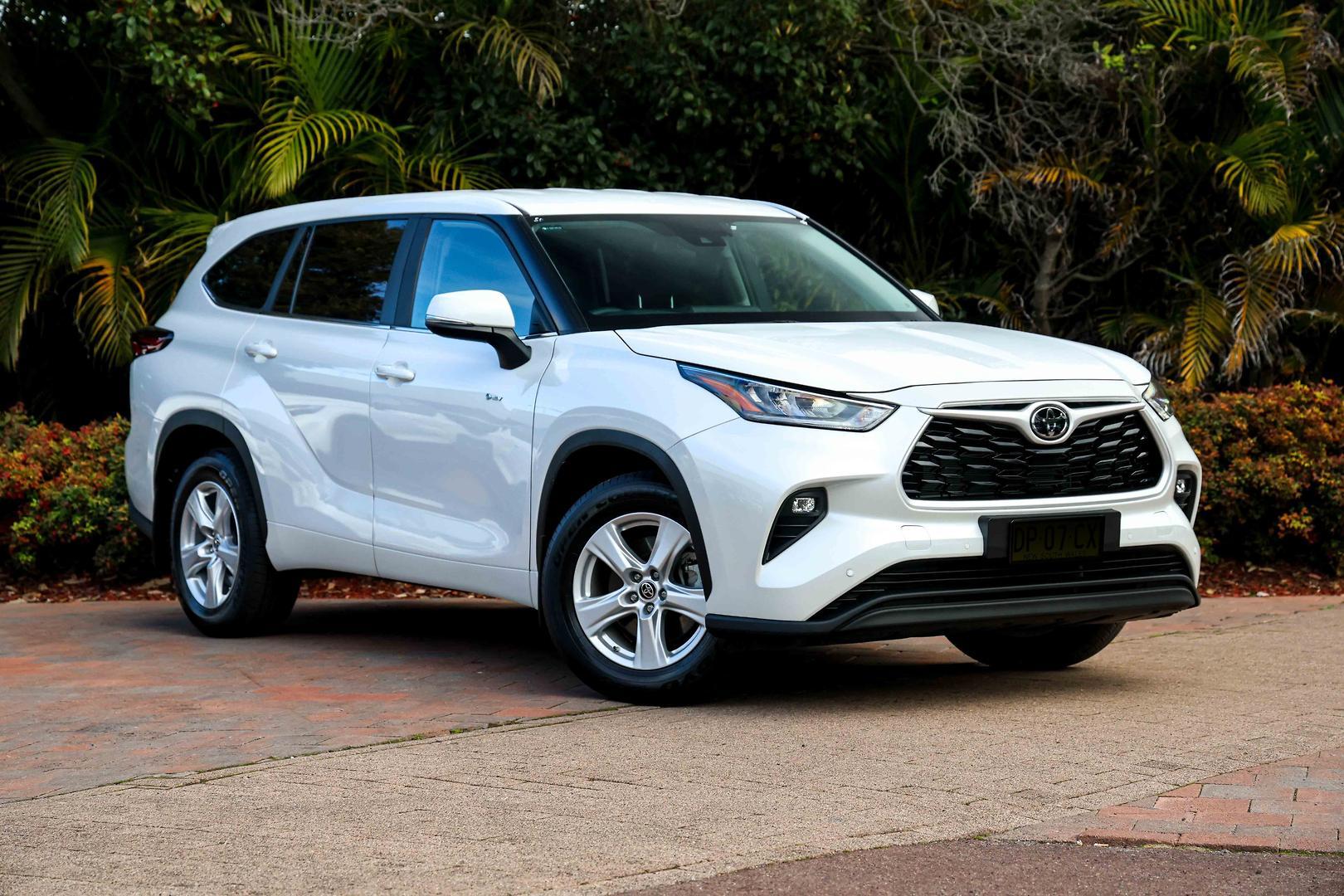 2025 Toyota Kluger GX AWD in White