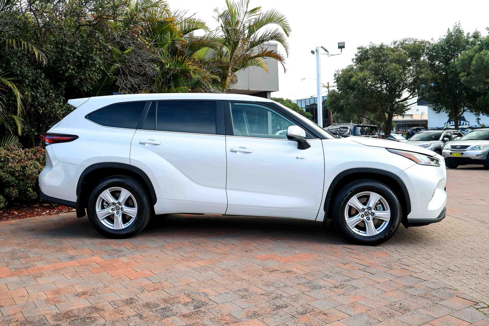 2025 Toyota Kluger GX AWD in White