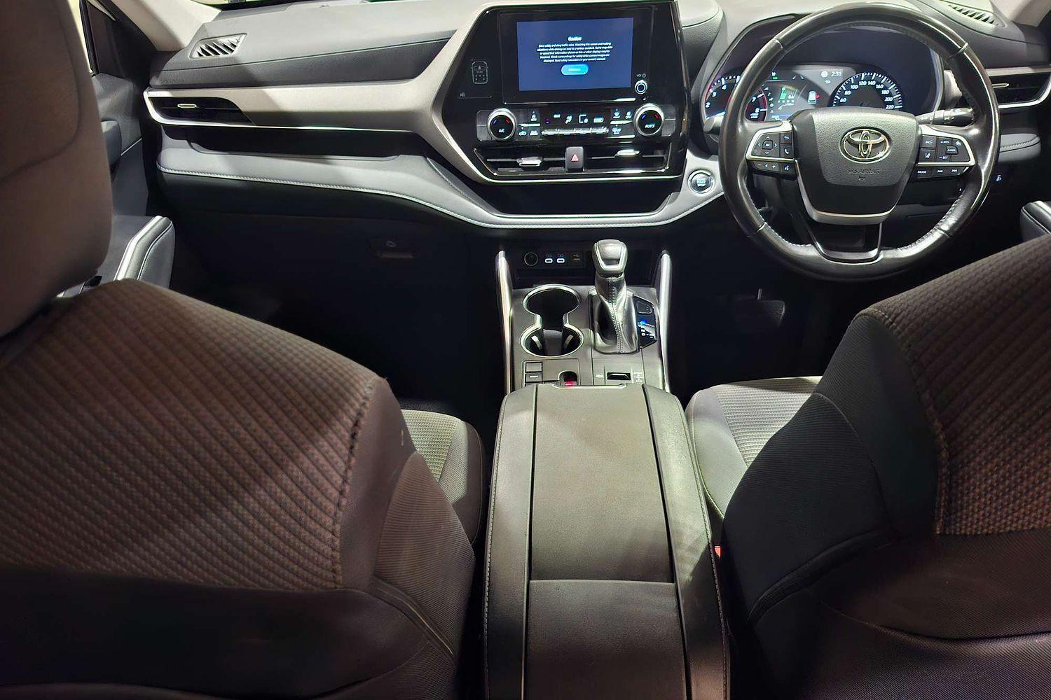 2023 Toyota Kluger GX in White