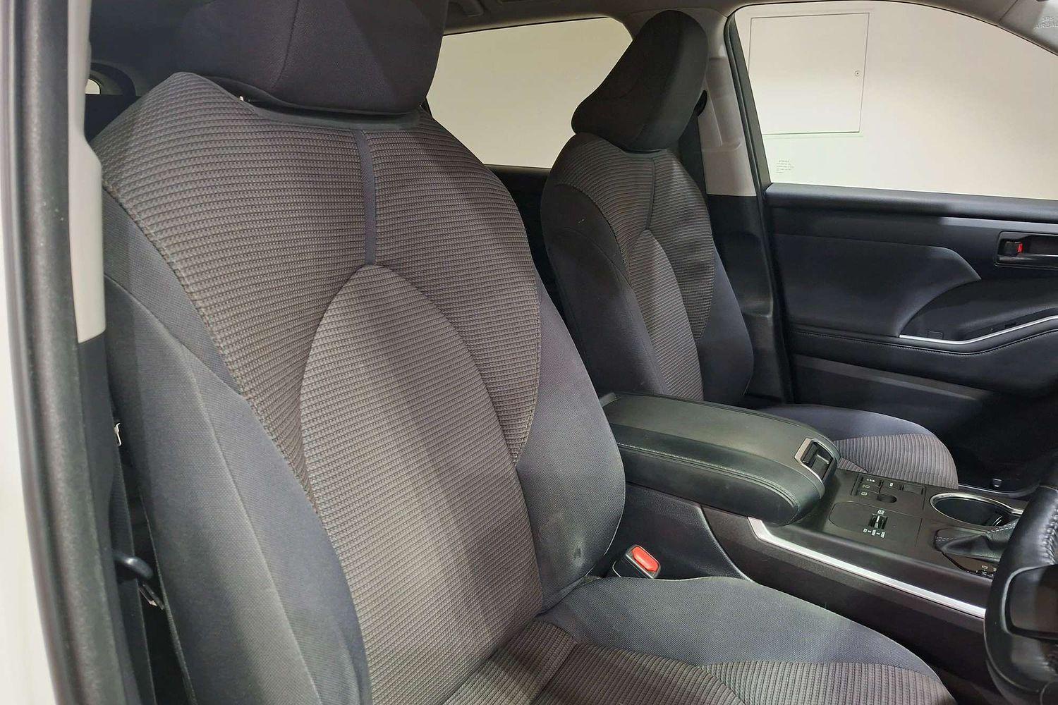 2023 Toyota Kluger GX in White