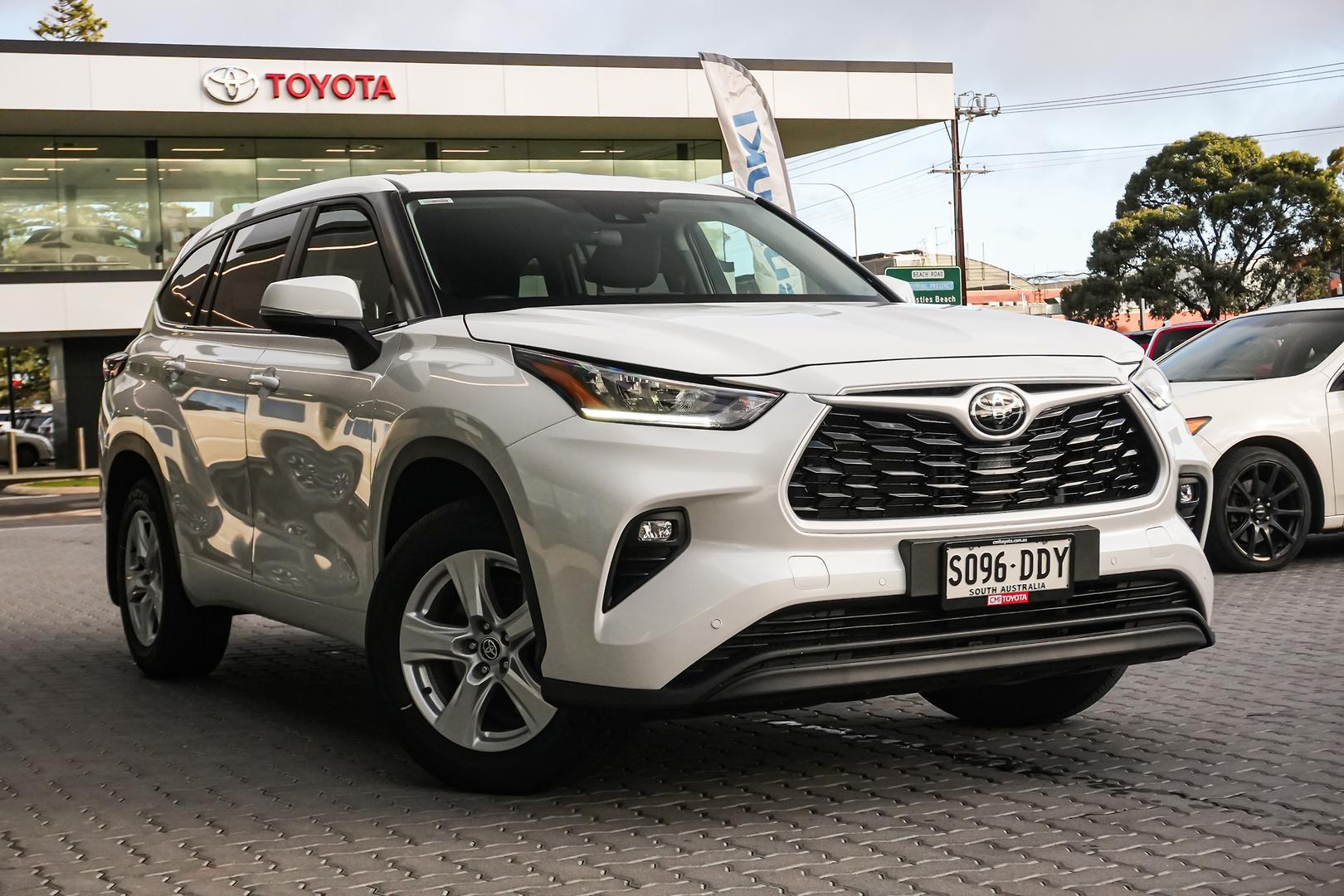 2024 Toyota Kluger GX in White