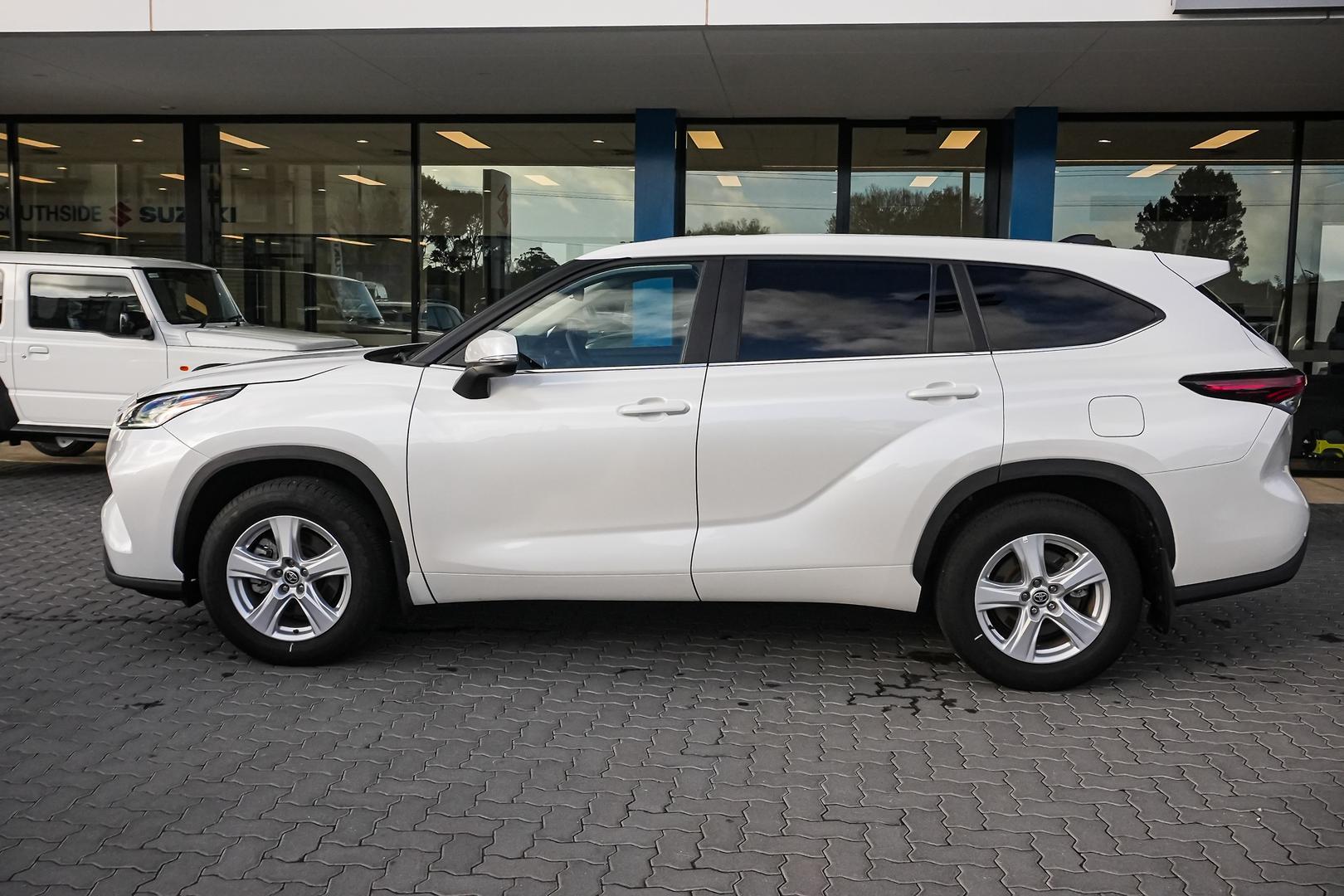 2024 Toyota Kluger GX in White
