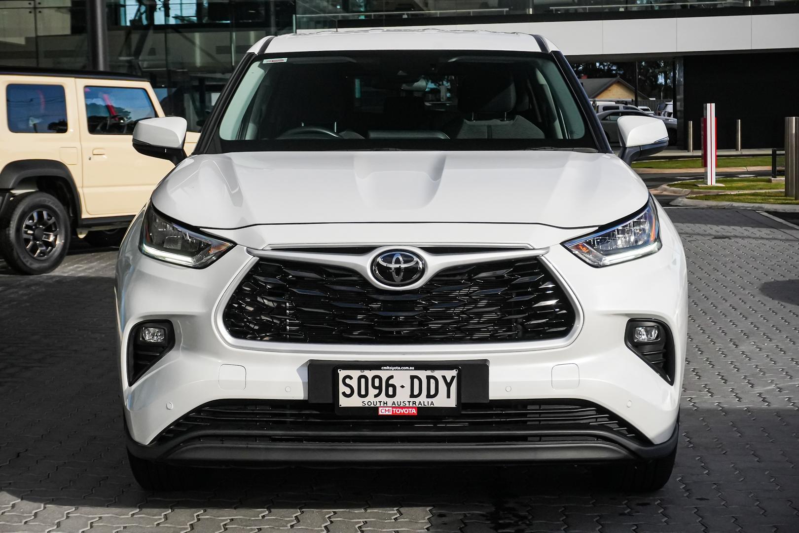 2024 Toyota Kluger GX in White