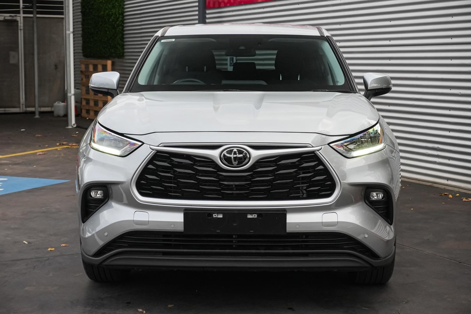 2024 Toyota Kluger GX in Silver