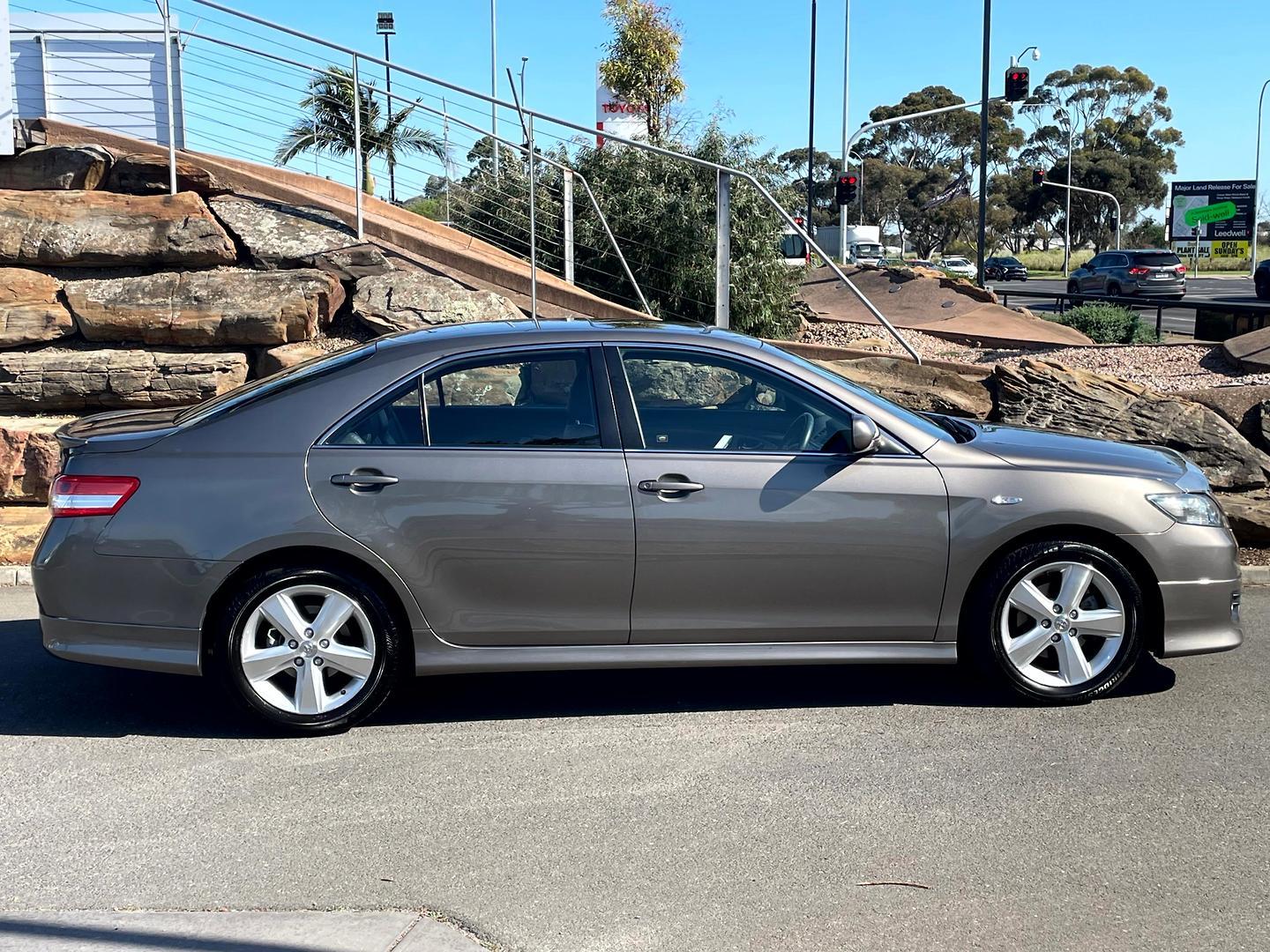 2009 Toyota Camry Sportivo in Silver