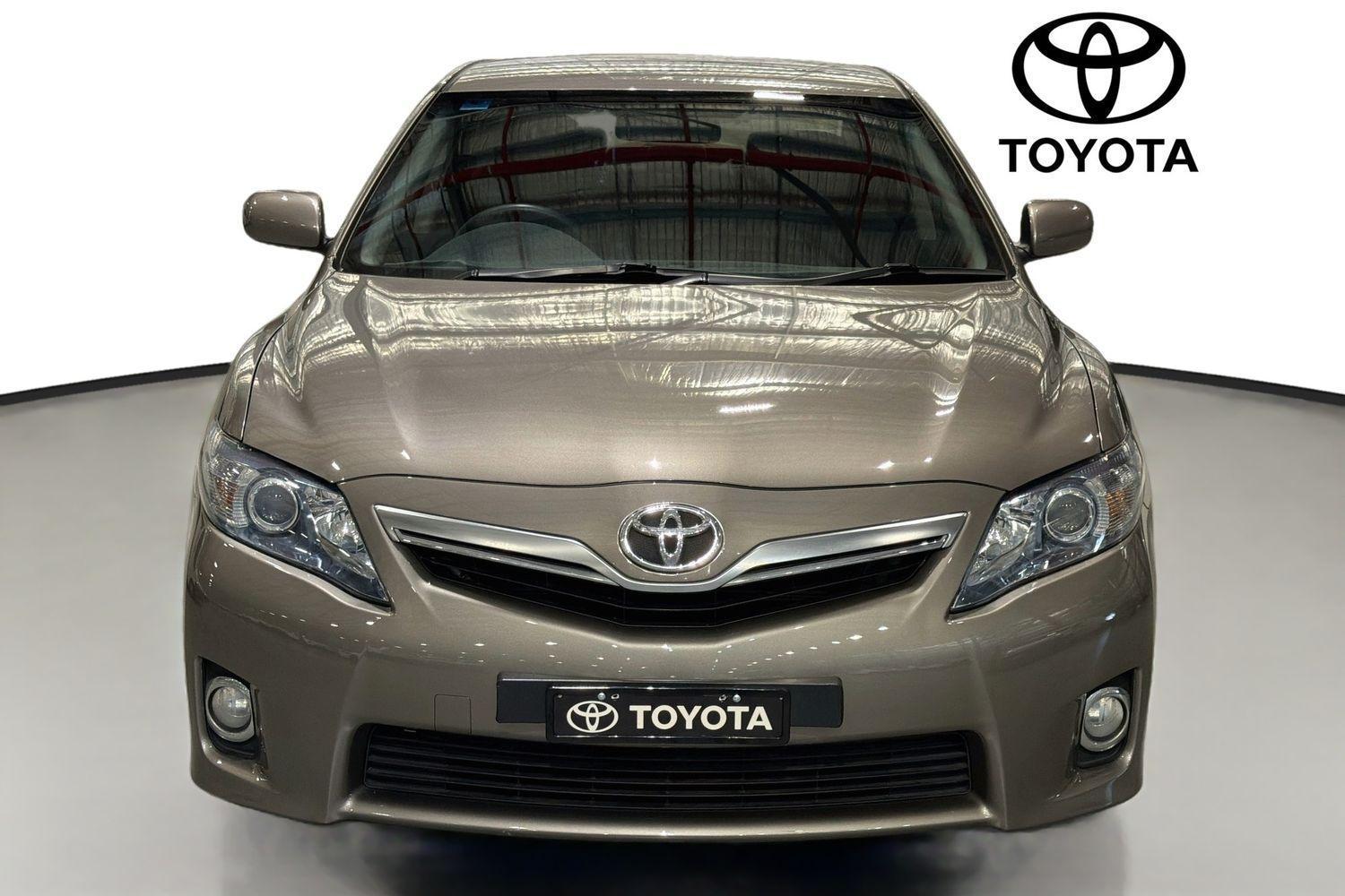 2010 Toyota Camry Hybrid in Silver