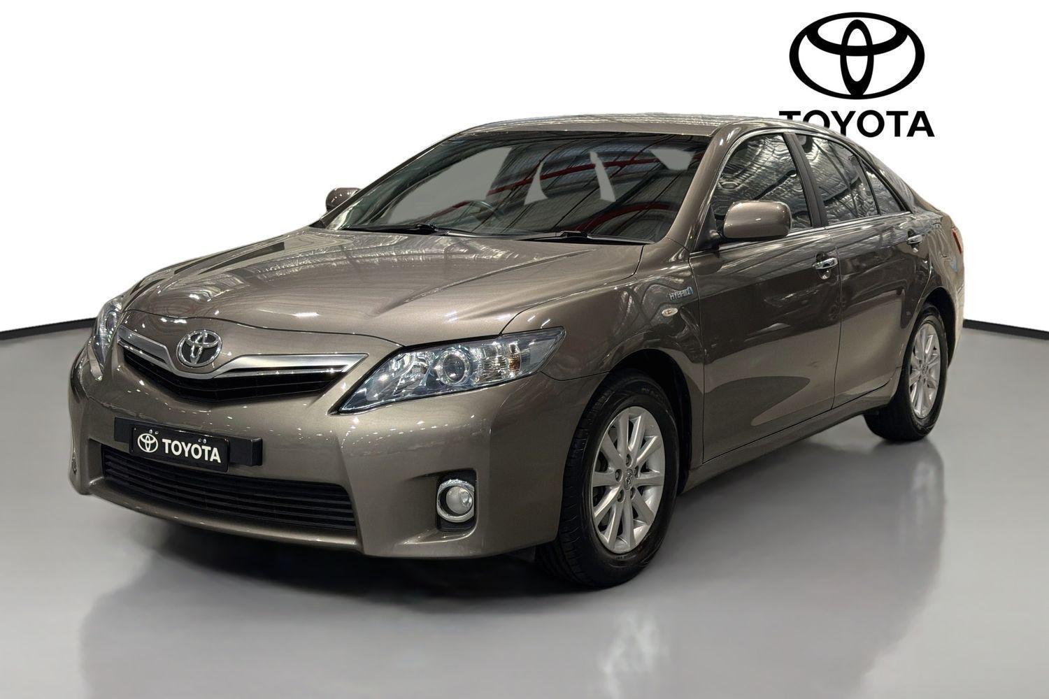2010 Toyota Camry Hybrid in Silver
