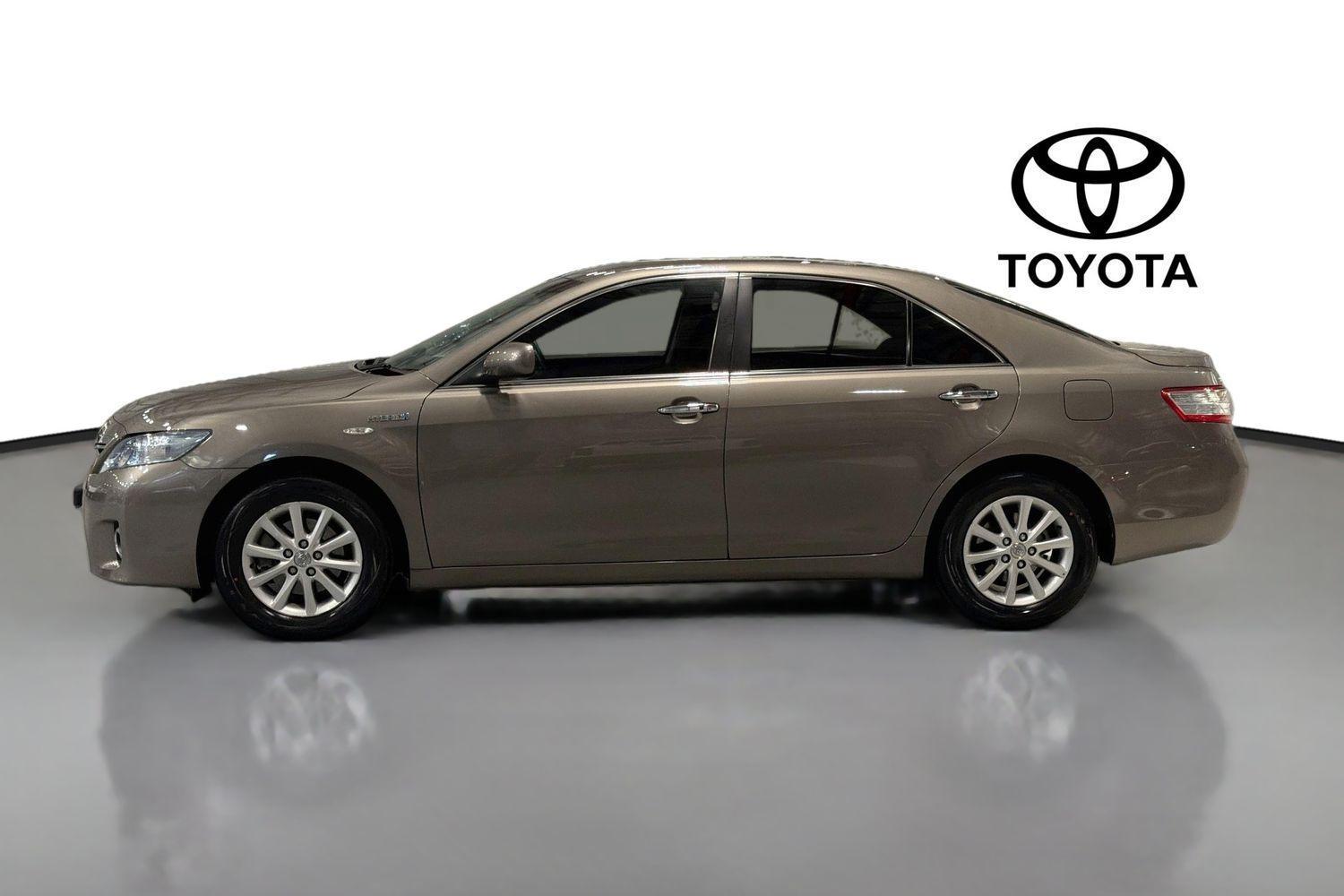 2010 Toyota Camry Hybrid in Silver