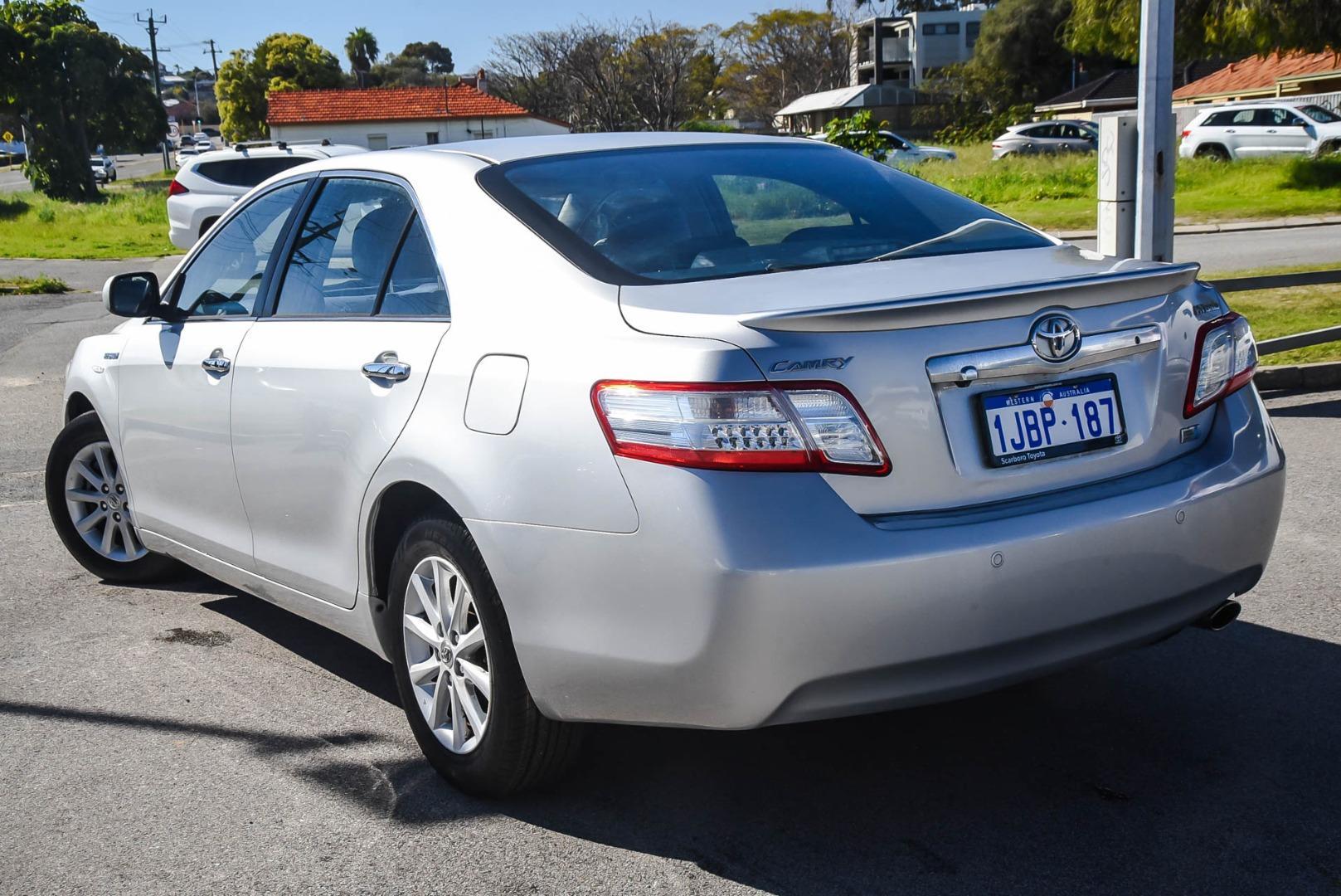 2010 Toyota Camry Hybrid L2 in Silver