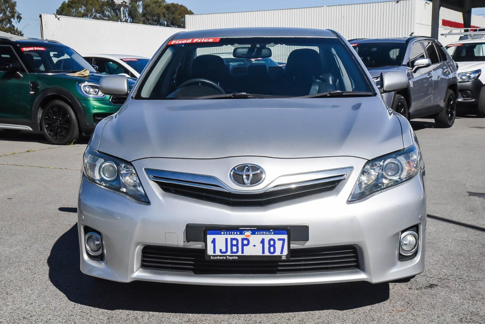 2010 Toyota Camry Hybrid L2 in Silver