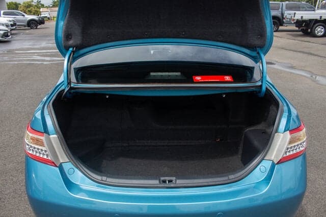 2010 Toyota Camry Hybrid Luxury in Blue