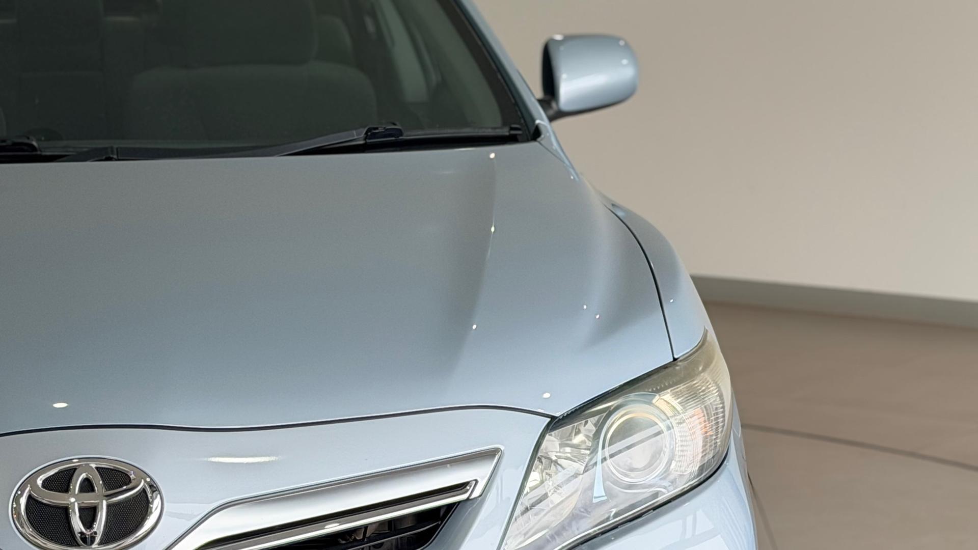 2010 Toyota Camry Hybrid in Blue