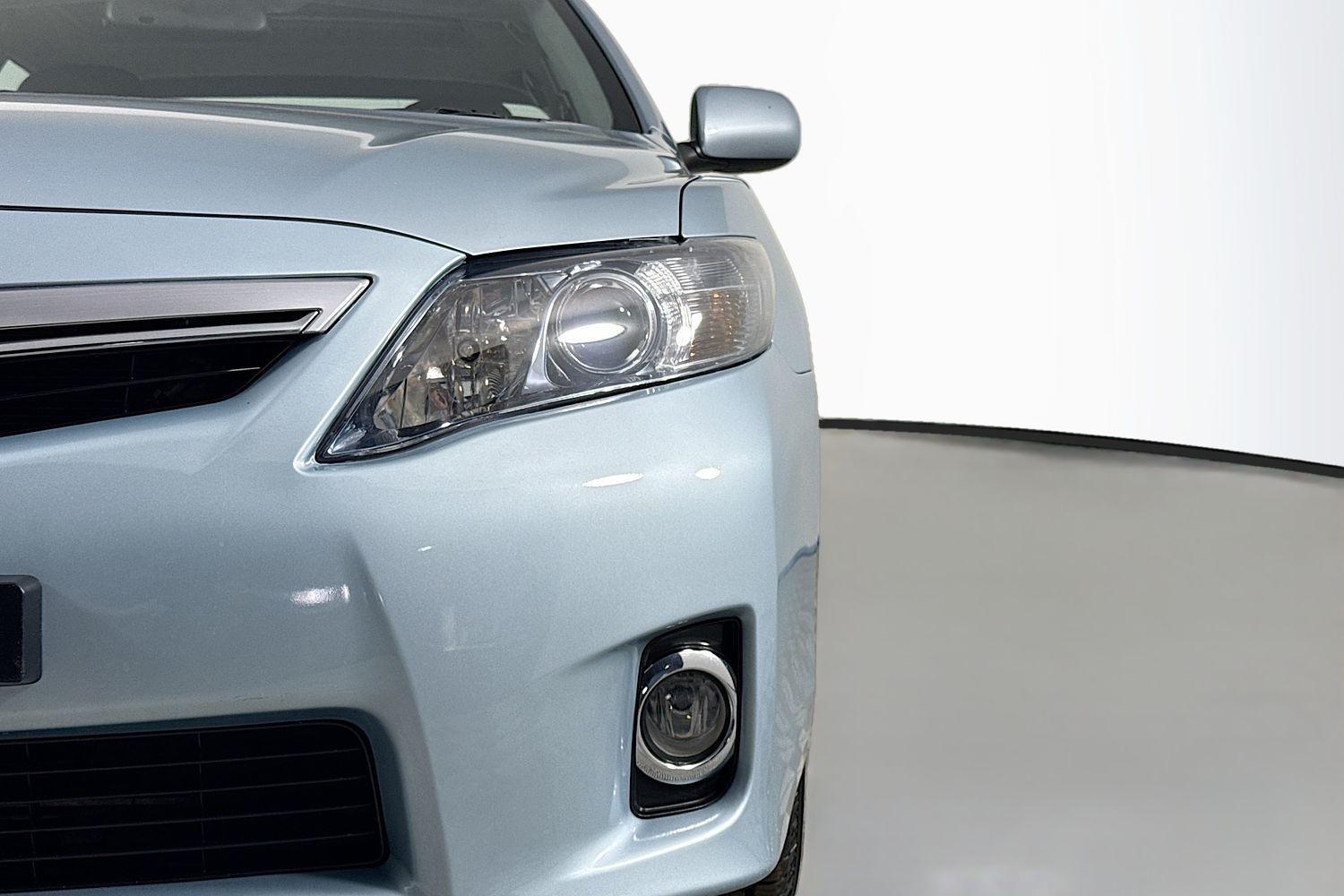 2011 Toyota Camry Hybrid L2 in Blue