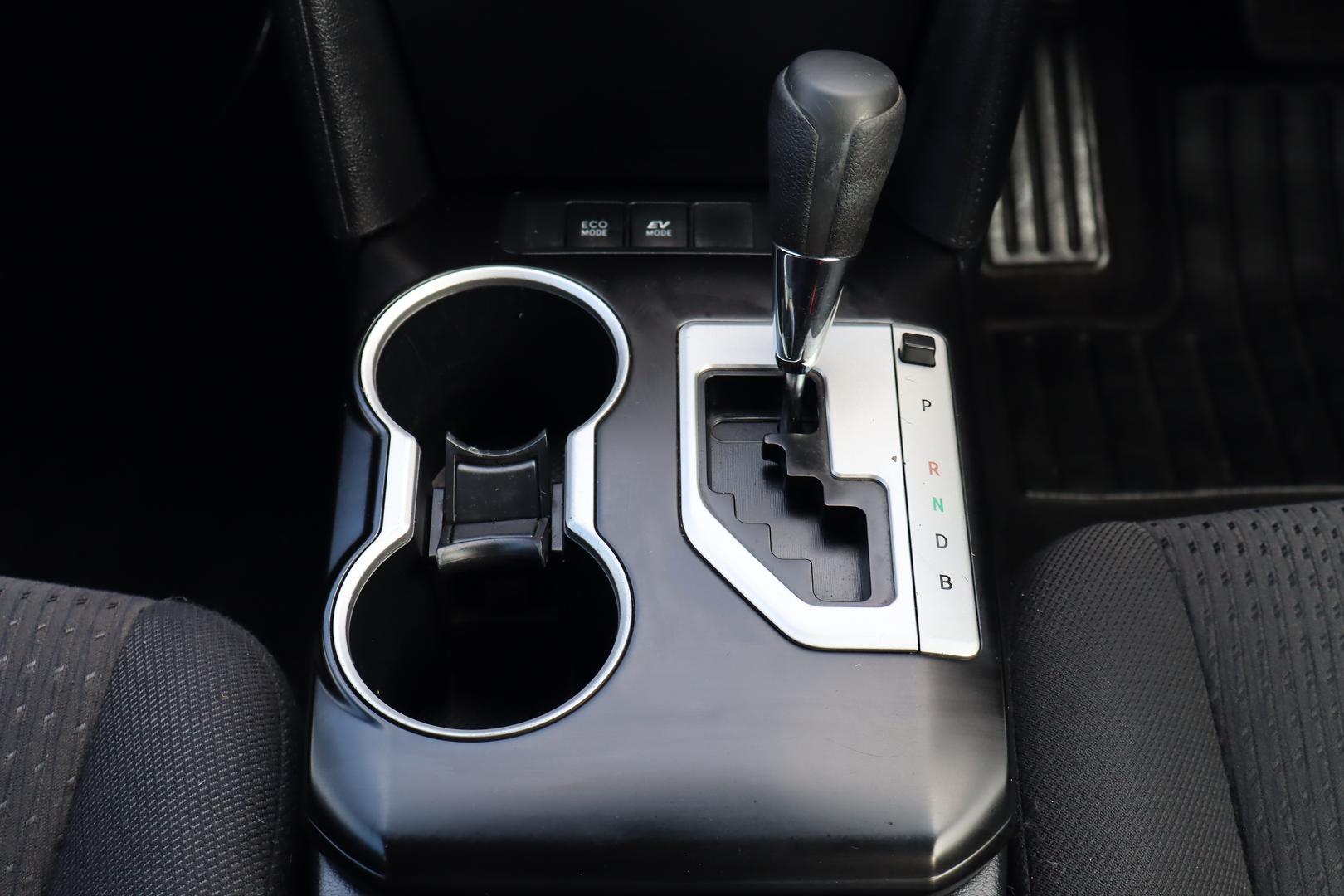 2015 Toyota Camry Hybrid in White