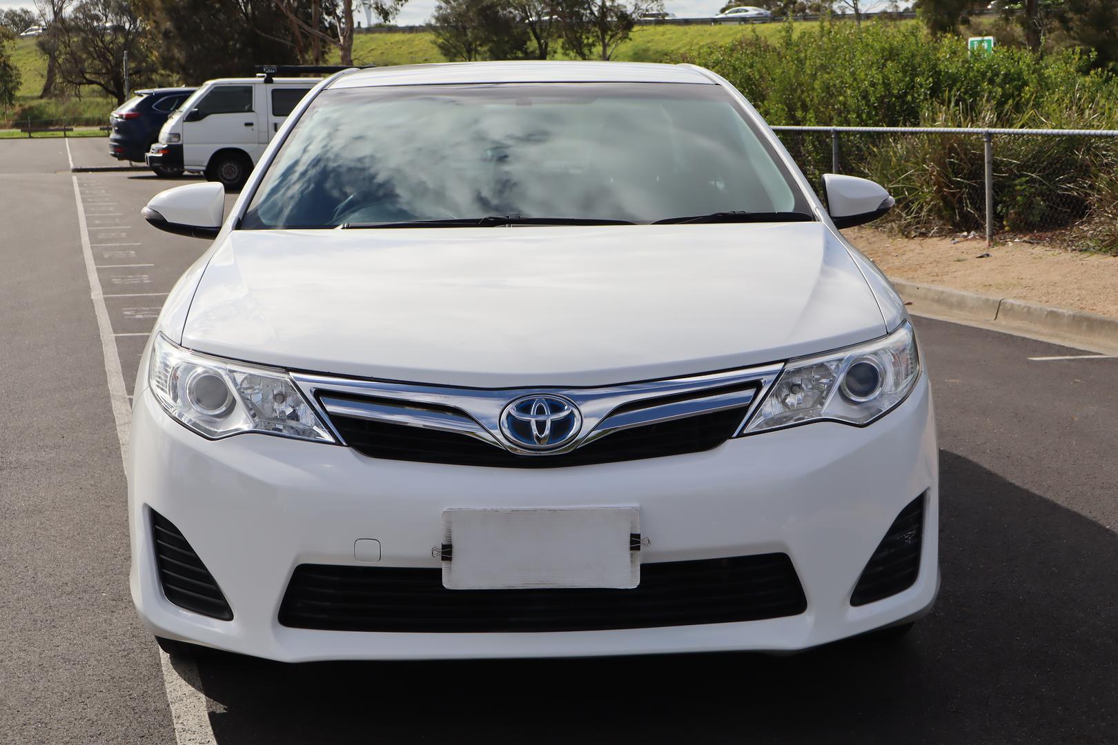 2015 Toyota Camry Hybrid in White