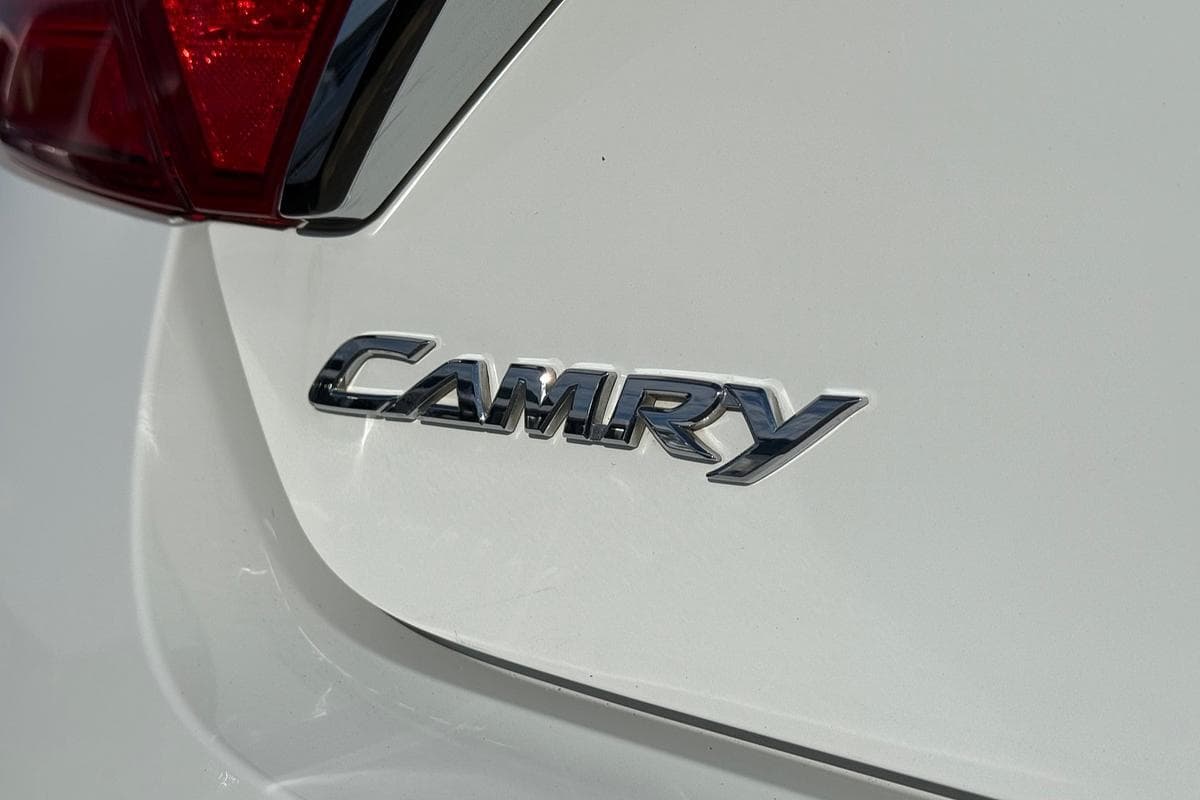 2016 Toyota Camry Hybrid Altise in White