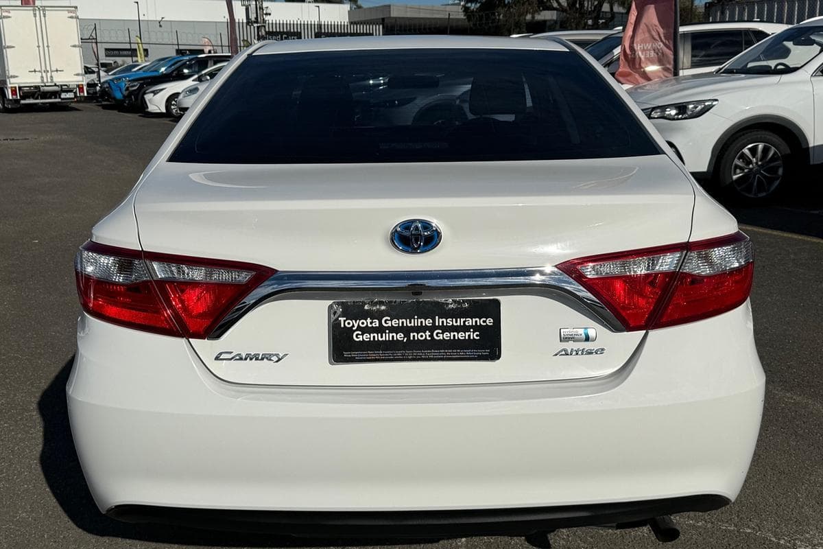 2016 Toyota Camry Hybrid Altise in White