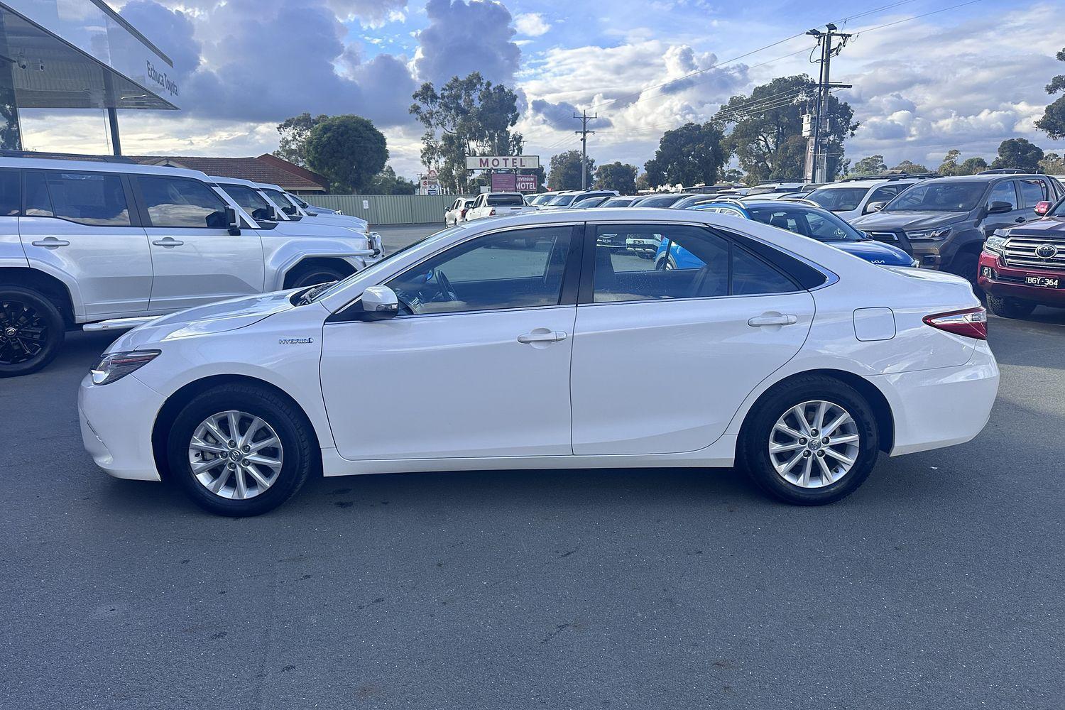 2017 Toyota Camry Hybrid Altise in White