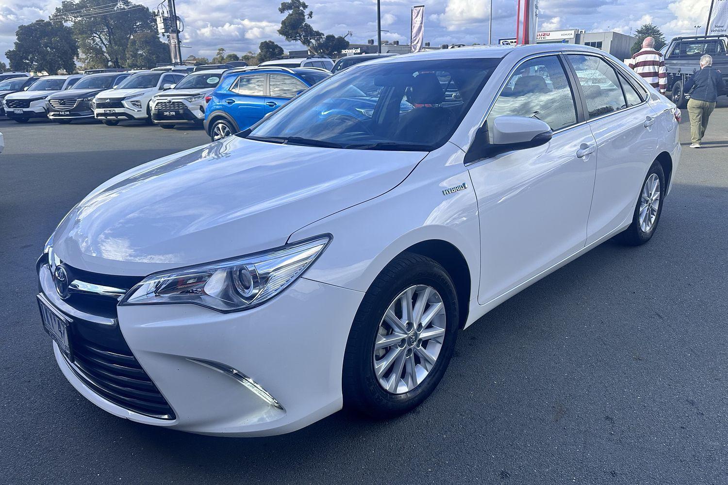 2017 Toyota Camry Hybrid Altise in White