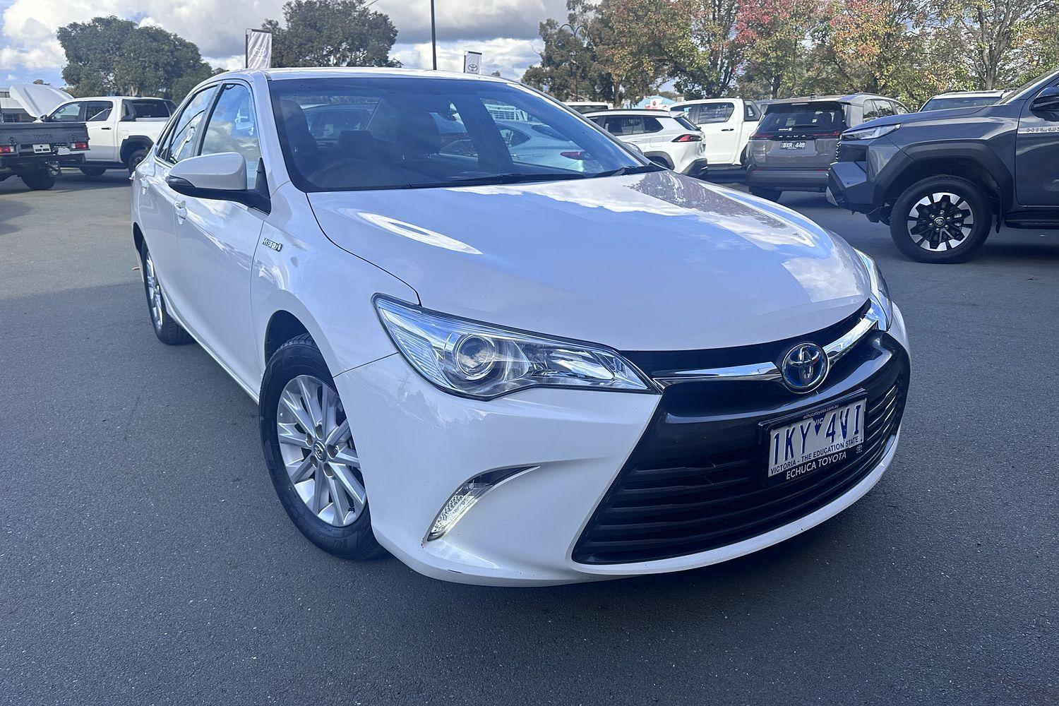 2017 Toyota Camry Hybrid Altise in White