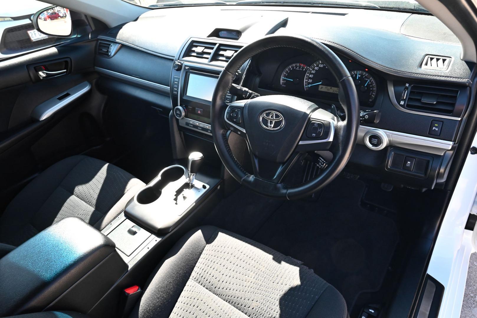 2016 Toyota Camry Atara S in White