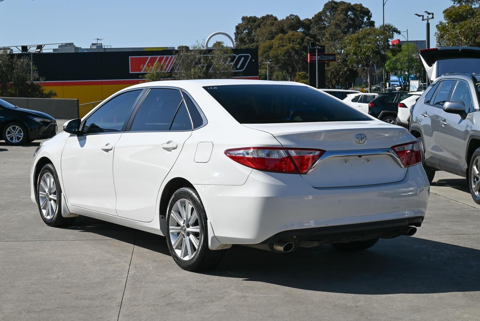2016 Toyota Camry Atara S in White