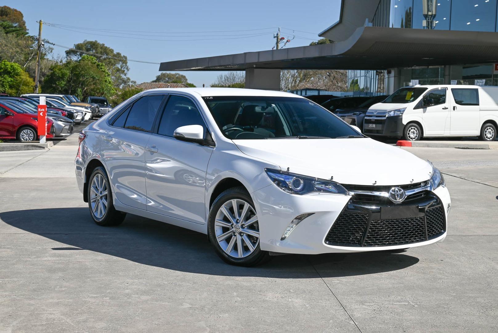 2016 Toyota Camry Atara S in White