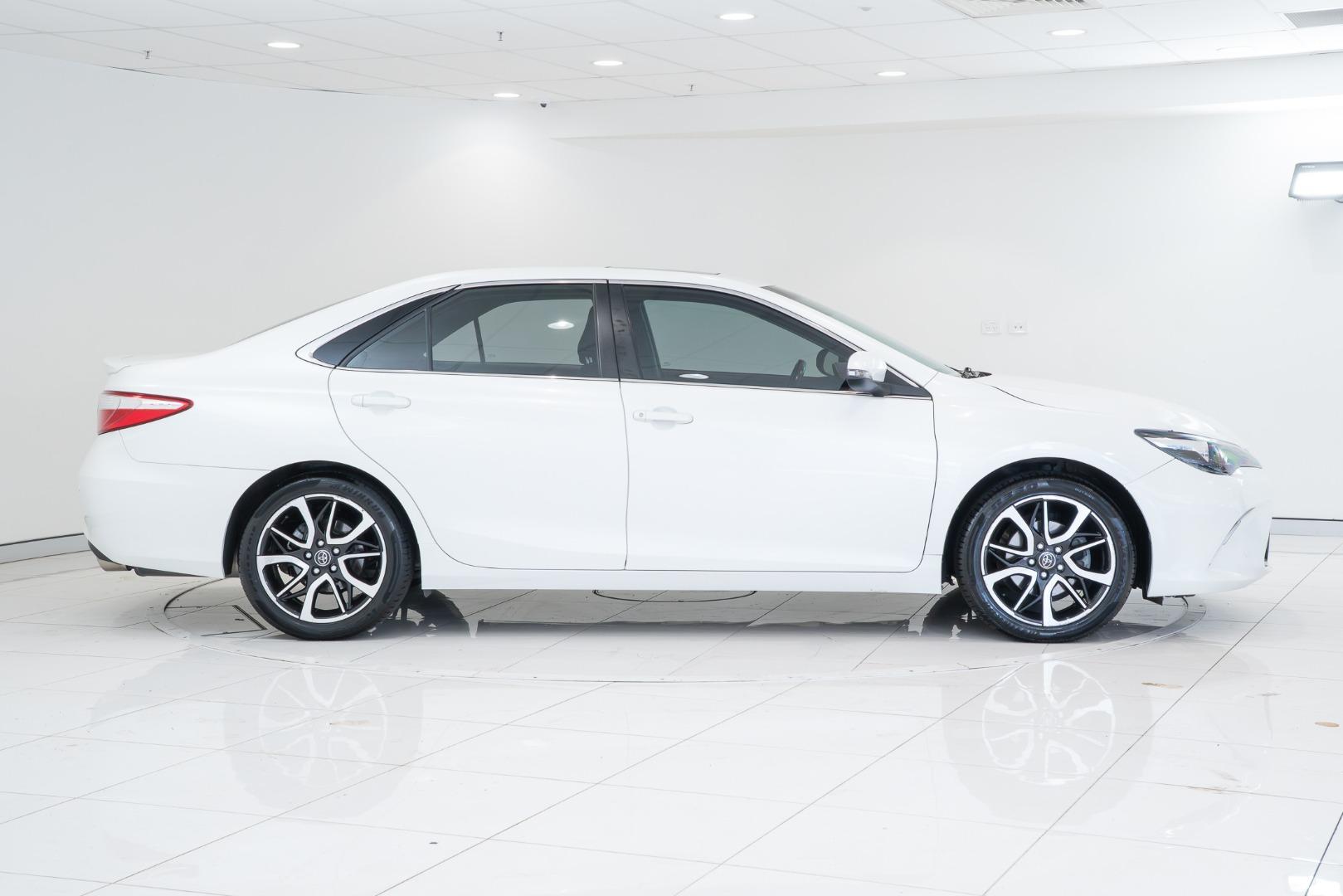 2016 Toyota Camry Atara SL in White