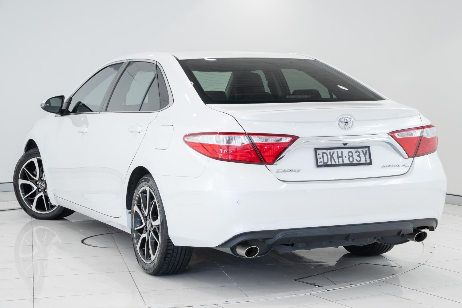 2016 Toyota Camry Atara SL in White