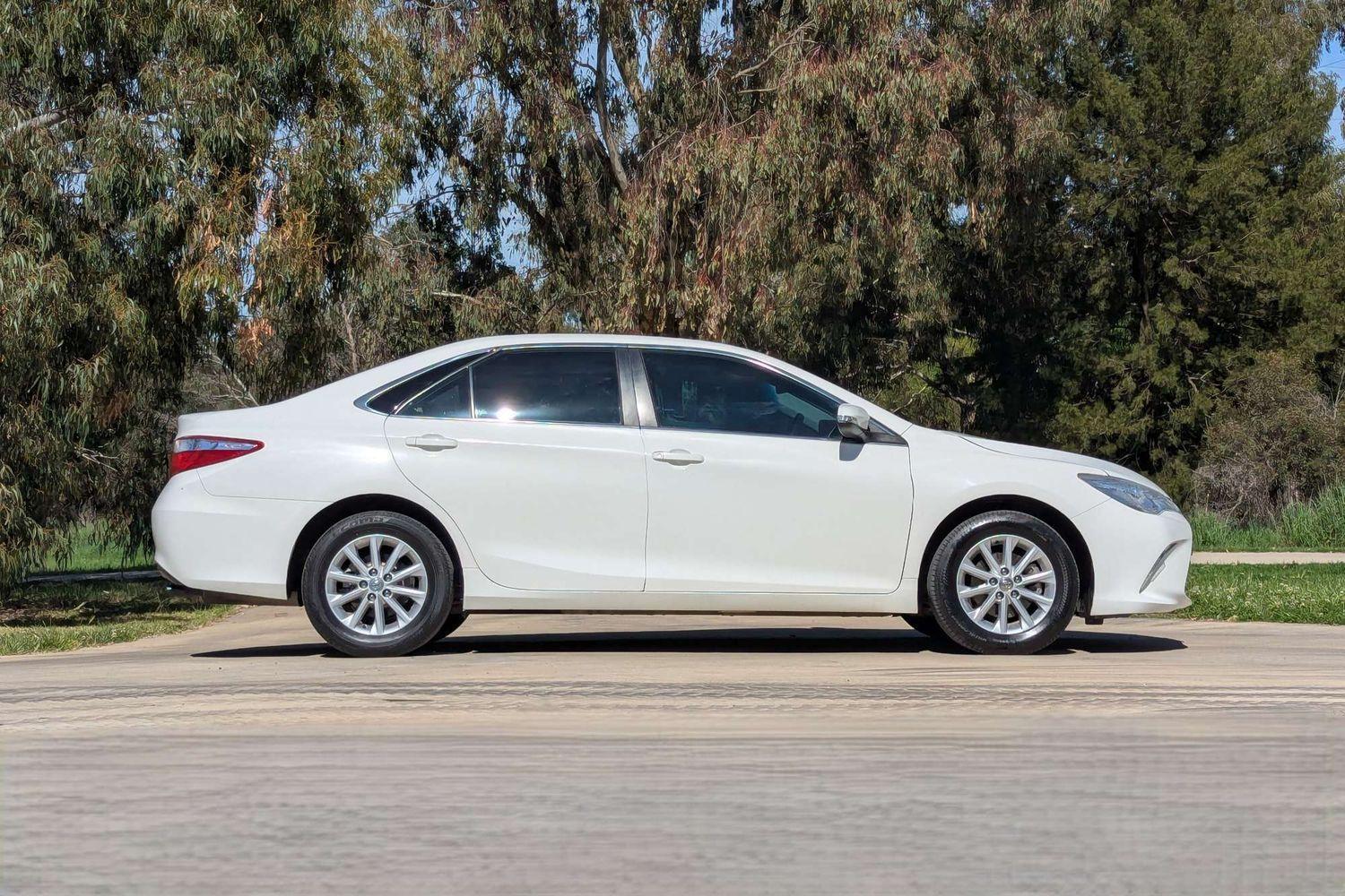 2017 Toyota Camry Altise in White